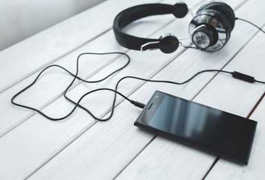 西班牙政府批准能源应急计划 承诺降低燃气费用